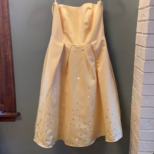 David’s Bridal F13721 cocktail in yellow size 10